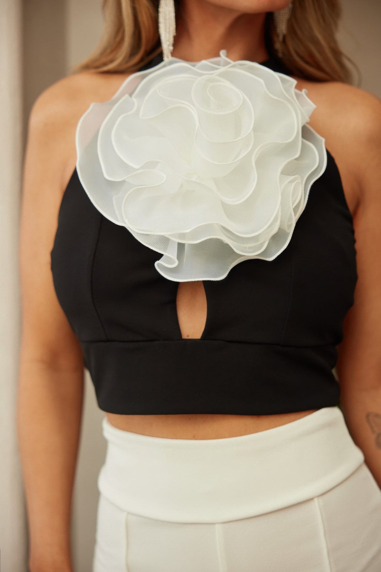 Black and White Flower Detailed Crop Top